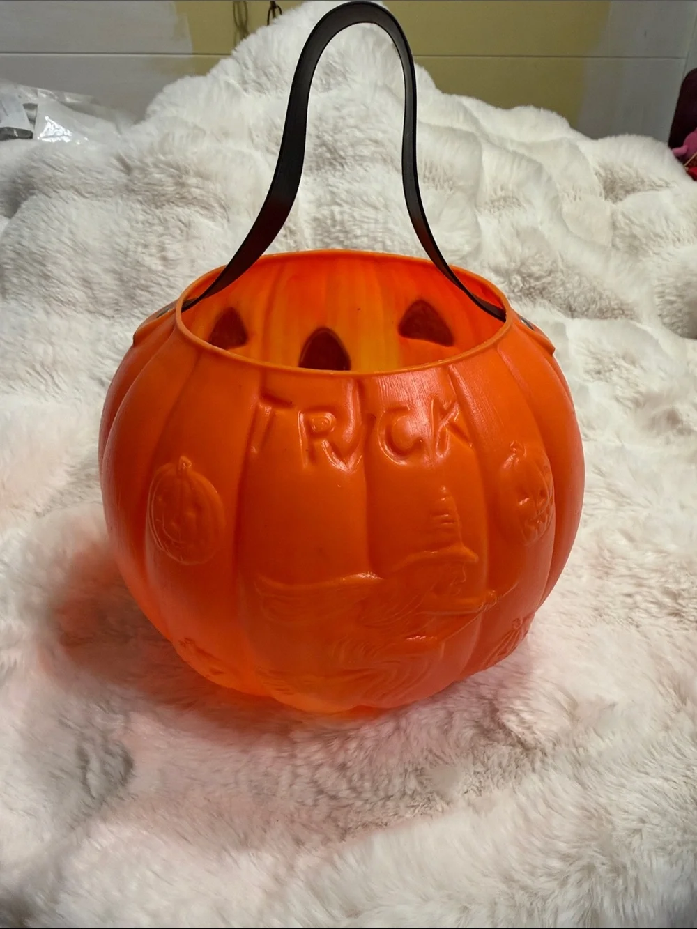 VTG Blow mold candy bucket